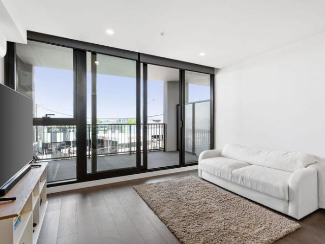 Lifestyle, Location & Luxury 6 Month Lease!