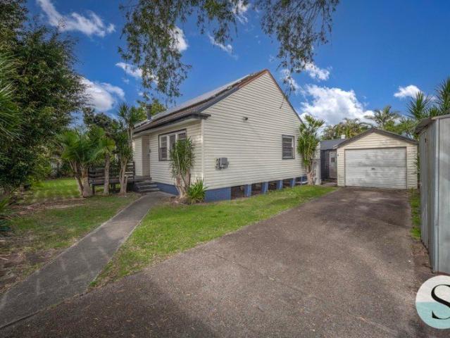Lifestyle Location Special, Large Frontage & Big Flat Block, Single Level Home, Set Between Lake & The Beach, Versitle Uplift Options!