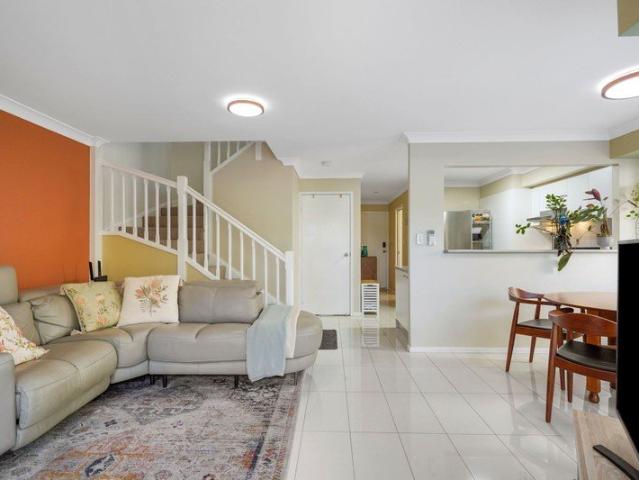 Lifestyle, Location & Potential! A Smart Choice in Meadowbrook!