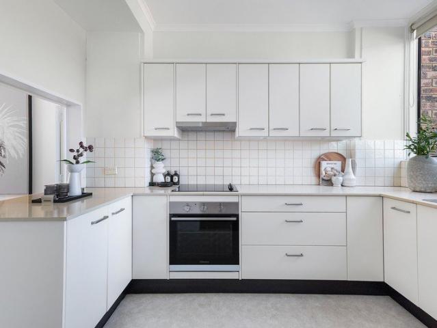 Lifestyle & Location Quiet 2 Bedroom Townhouse
