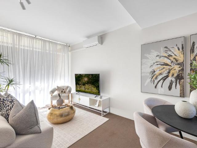 Lifestyle & Location Quiet 2 Bedroom Townhouse