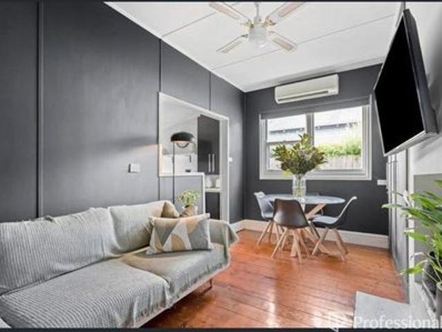 Lifestyle & Location Walk to Pakington Street Geelong West