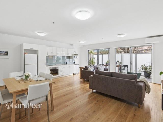 Lifestyle & location with two terraces
