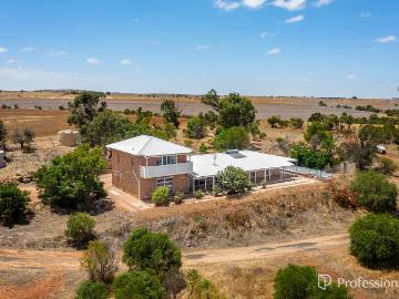 Western Australia - Equipped kitchen