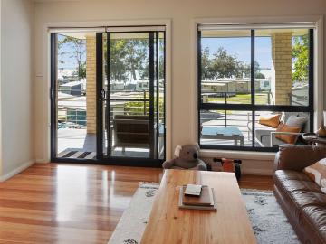 LIFESTYLE LAKEFRONT OPPORTUNITY WALK TO THE WATER IN UNDER 100 METRES