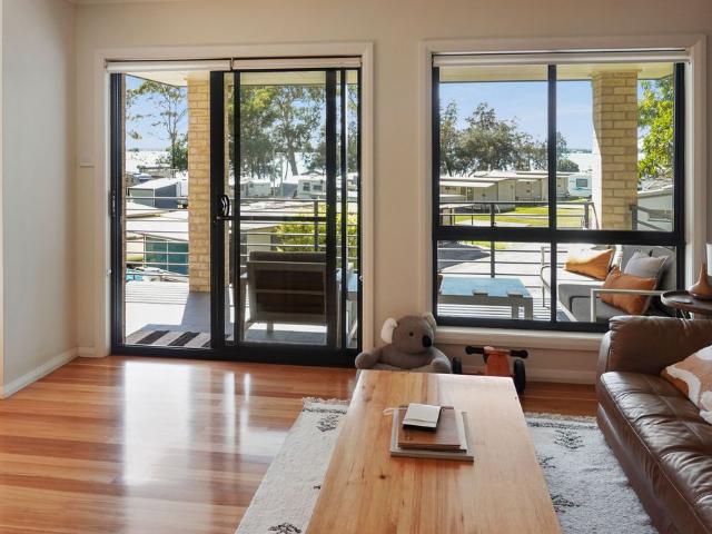 LIFESTYLE LAKEFRONT OPPORTUNITY WALK TO THE WATER IN UNDER 100 METRES