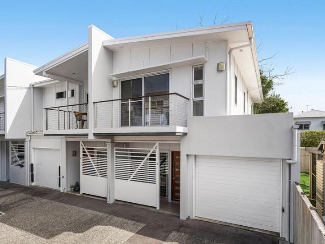 Lifestyle Leisure 150m from the Waterfront