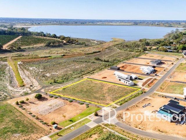 Lifestyle Living Near Lake Hawthorn 1 Acre