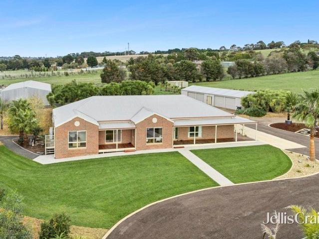 Lifestyle living on 5 acres