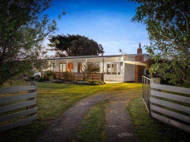 Lifestyle Living on 6 Acres with Space, Shedding & Endless Possibilities