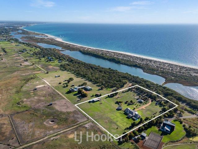 Lifestyle Living at Its Best land and sea