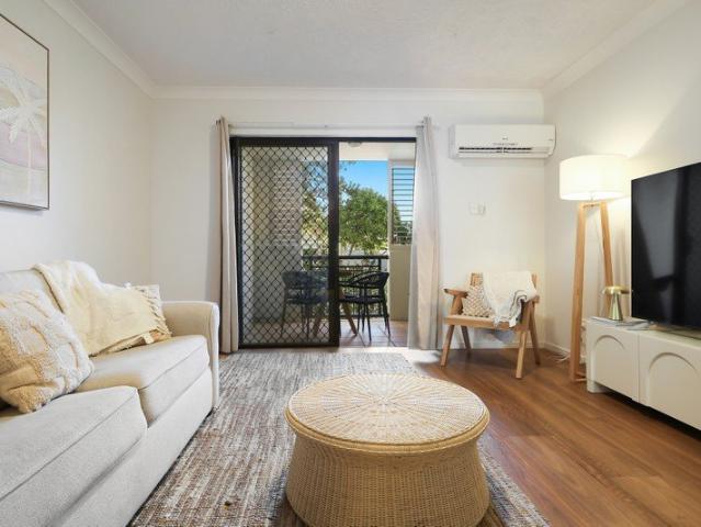 Lifestyle Living in the Heart of Nobby's Beach
