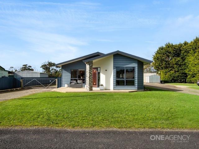 Lifestyle Living Just Minutes from Town