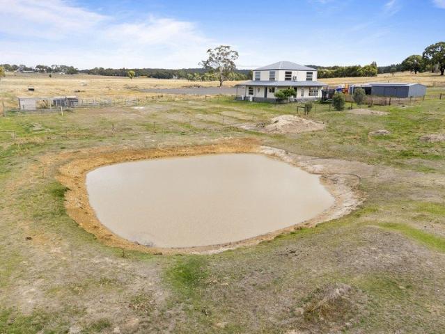 Lifestyle Living with Space, Views & Equine Appeal