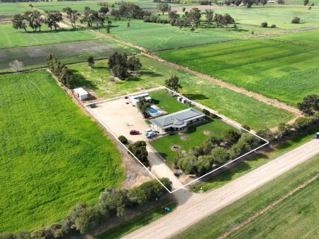 Lifestyle Living with Pool & Shed on Over an Acre