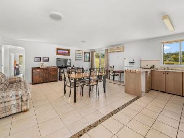 Wards River, Bingleburra - Equipped kitchen