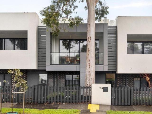 Lifestyle, light and elevated entertaining in a prized riverside pocket