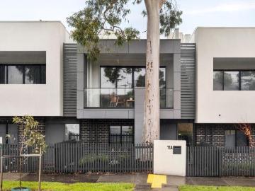 Lifestyle, light and elevated entertaining in a prized riverside pocket