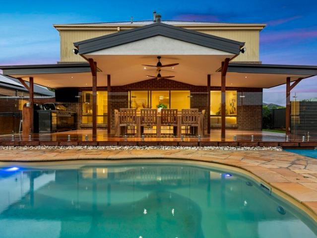 LIFESTYLE, LUXURY AND LOCATION IN ONE IMPRESSIVE PACKAGE!