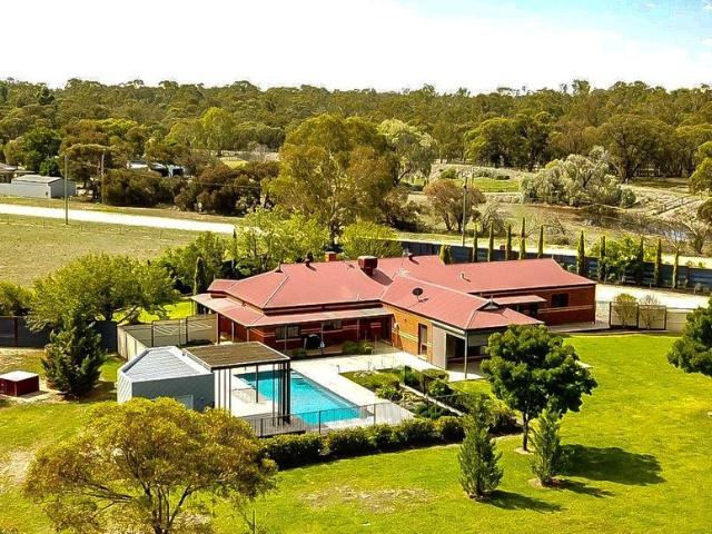 Lifestyle, Luxury and Privacy Rolled into One: Ideal Family Setting for Relaxation and Recreation!
