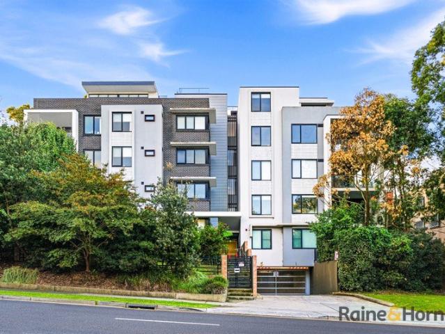 Back of Block, North Facing Modern Living in a Highly Convenient Location