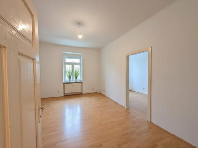 Altbau Charme mit Grünblick: 2 Zimmer Wohnung in Top Lage bei Schloss Eggenberg!