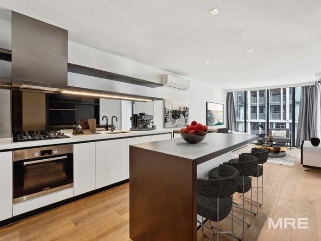 Lifestyle sophistication in coveted Docklands locale