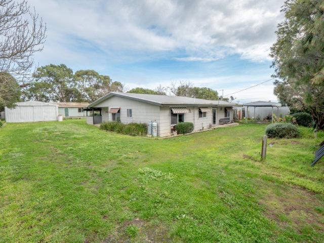 Lifestyle, Space & Future Potential on a Rare 1,752m² Allotment