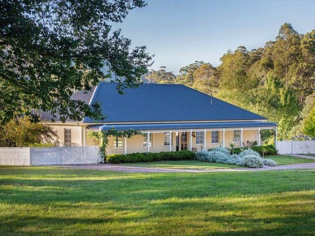 Lifestyle, Space & Self Sufficiency on Stunning Acreage
