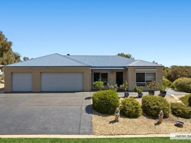 Lifestyle, Space & Versatility in a Peaceful Court Setting