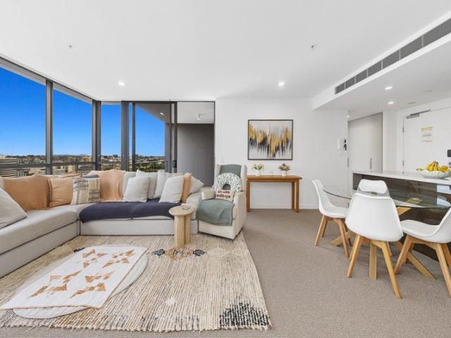 Lifestyle precinct, elevated with exceptional views
