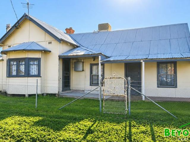 Lifestyle Property Close to Town Facilities