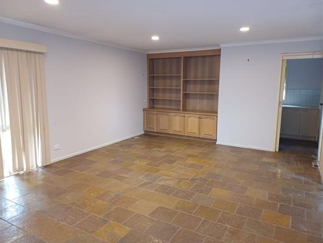 Lifestyle Property on 3 Acres – Ideal for Trades or Families!