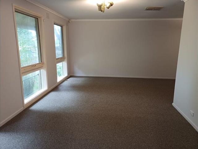 Lifestyle Property on 3 Acres – Ideal for Trades or Families!
