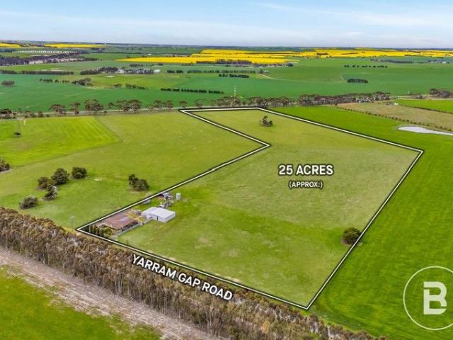 Lifestyle Property on Approx. 25 Acres Space, Shedding & Country Charm