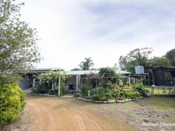 Lifestyle Property Near Esperance 4x1 Home on 2.7 Acres with Shed, Carport & Lush Gardens