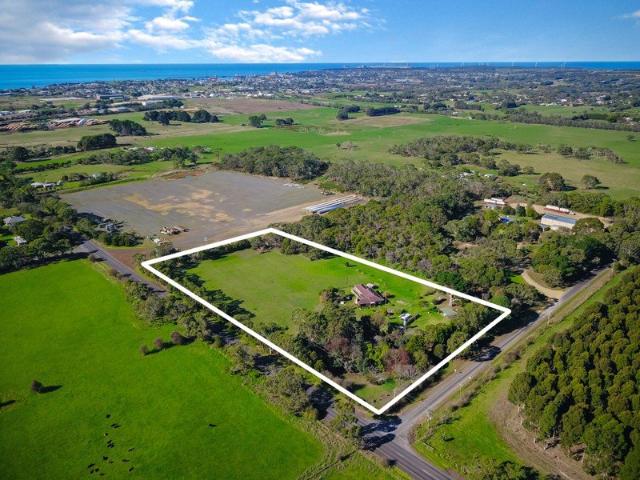 Lifestyle Property Ready for Transformation Zoned Industrial 2