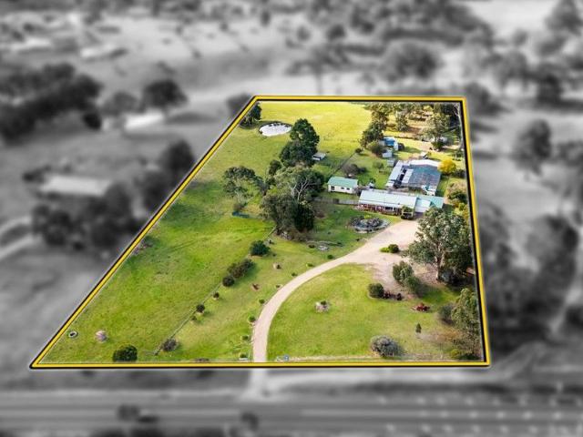 LIFESTYLE PROPERTY WITH DUAL OCCUPANCY