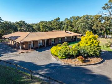 Lifestyle Retreat with Self Contained Accommodation & Endless Potential