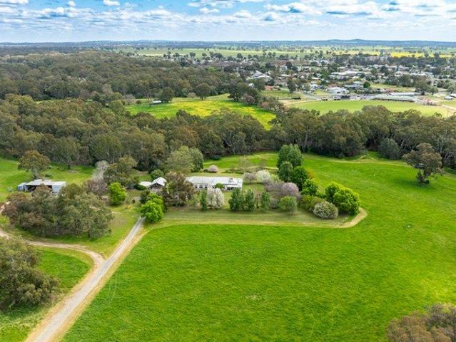 Lifestyle with Acres on Billabong Creek