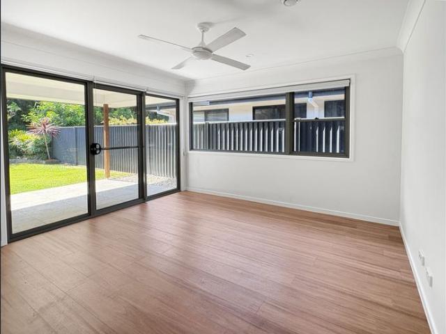 Light & Airy, Open Plan with Fenced Yard!