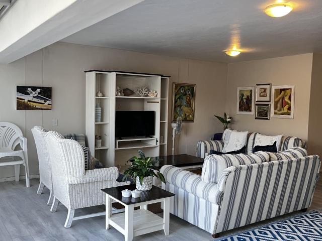 Light & Airy Three Bedroom Apartment Near the Beach