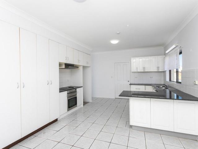 Light and Airy 4 Bedroom Unit