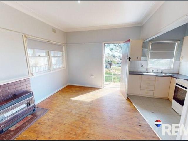 Light and airy 1 bedroom unit