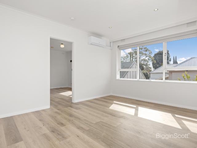 LIGHT AND BRIGHT ONE BEDROOM APARTMENT!