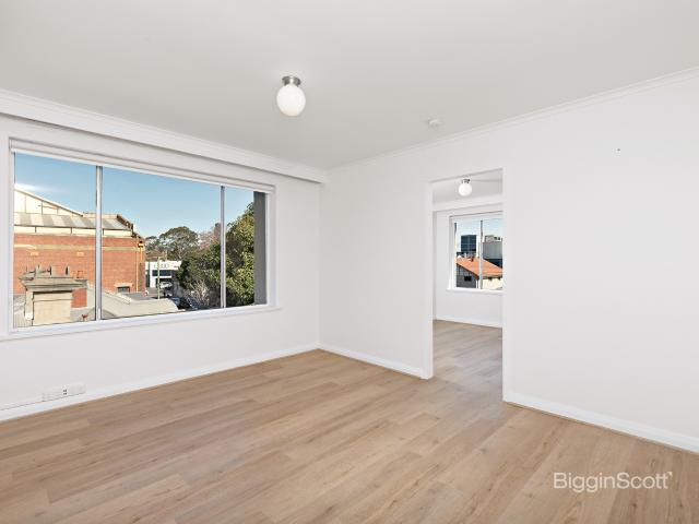 LIGHT AND BRIGHT ONE BEDROOM APARTMENT WITH CITY VIEWS!