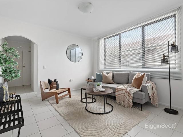 LIGHT AND BRIGHT ONE BEDROOM APARTMENT IN RICHMOND!