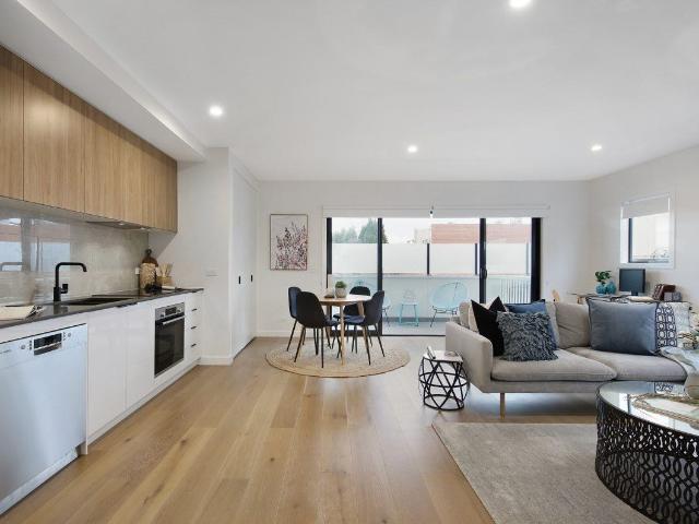 Light and Bright Apartment in Great Location!