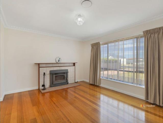 Light and Bright Home in Central Ulverstone