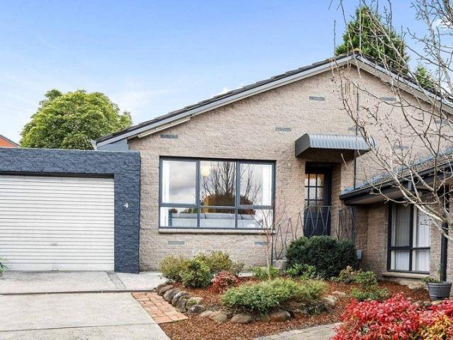 Light and bright home in Mitcham